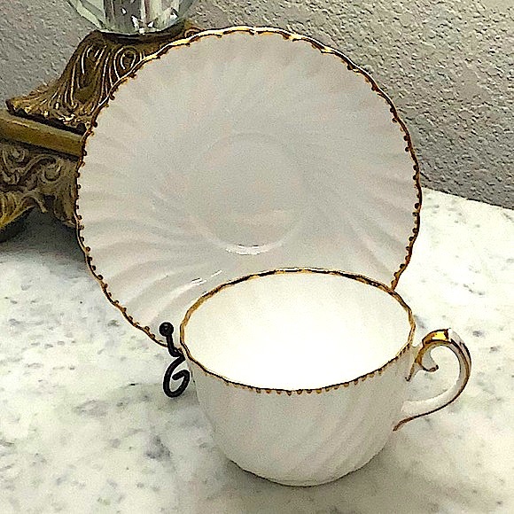 OLD GRECIAN FLUTE GOLD CUP & SAUCER SET VINTAGE GLADSTONE MADE IN ENGLAND BONE - Picture 6 of 16
